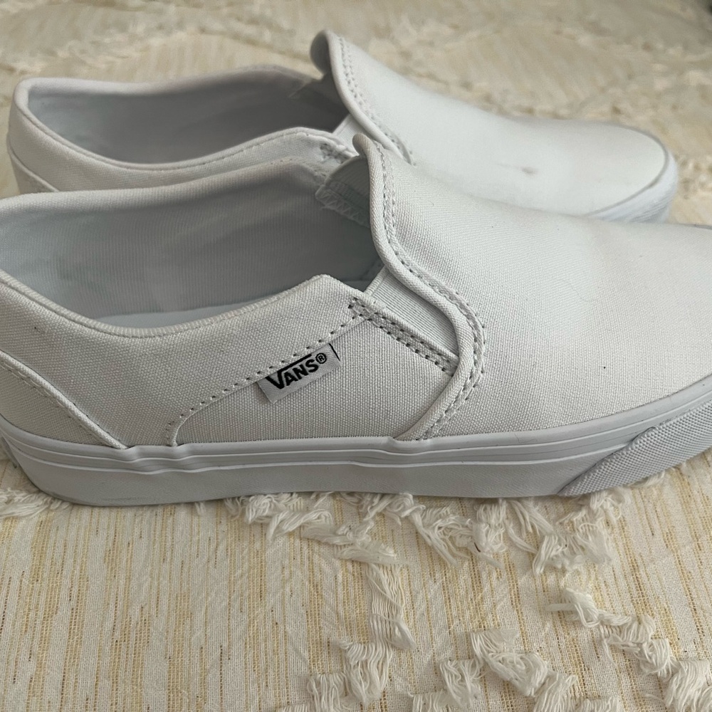 Vans Women’s Classic White Slip-On Sneakers. Only wore 2x. Smoke free - Picture 3 of 5
